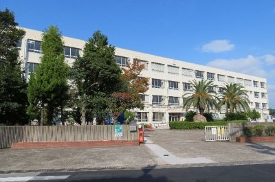 近くのキューピットこども園まで750m(徒歩10分)