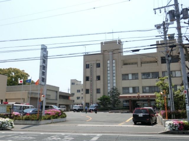 近くの浜松東警察署まで600m(徒歩8分)