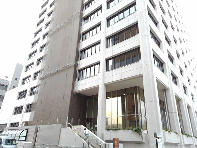 近くの四日市市市役所まで800m（徒歩10分）