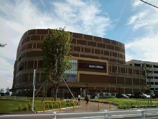 近くのイオンモール茶屋まで700m（徒歩9分）