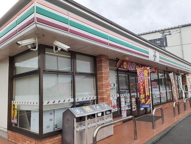 近くのセブンイレブン上滝東店まで900m（徒歩12分）