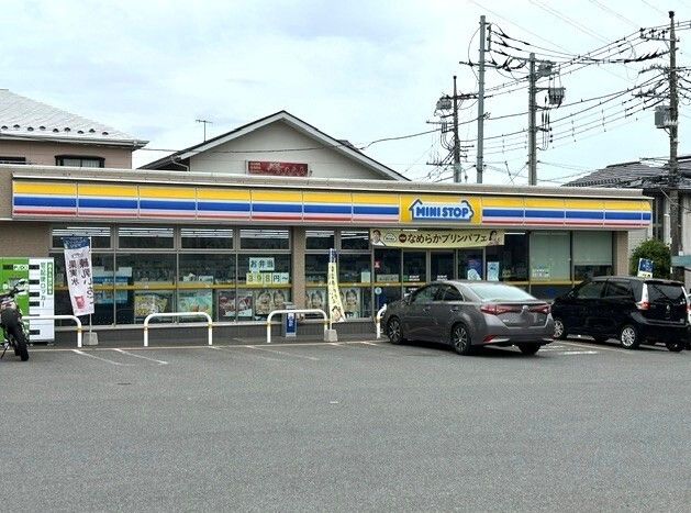 近くのミニストップまで130m（徒歩2分）