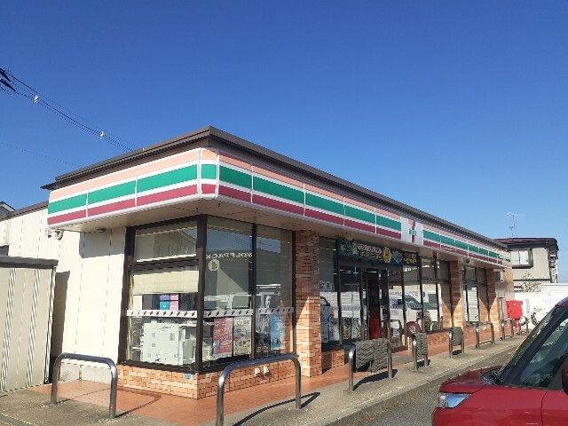 近くのセブンイレブン古川バイパス店まで700m（徒歩9分）