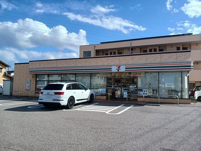 近くのセブンイレブン金沢古府1丁目店まで130m(徒歩2分)