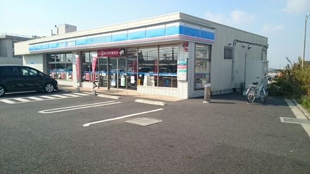 近くのローソン久喜菖蒲店まで700m（徒歩9分）