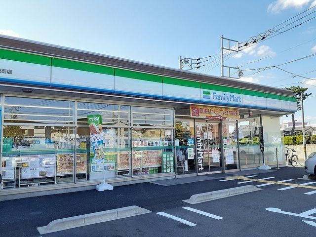 近くのファミリーマート越谷蒲生東町店まで110m(徒歩2分)