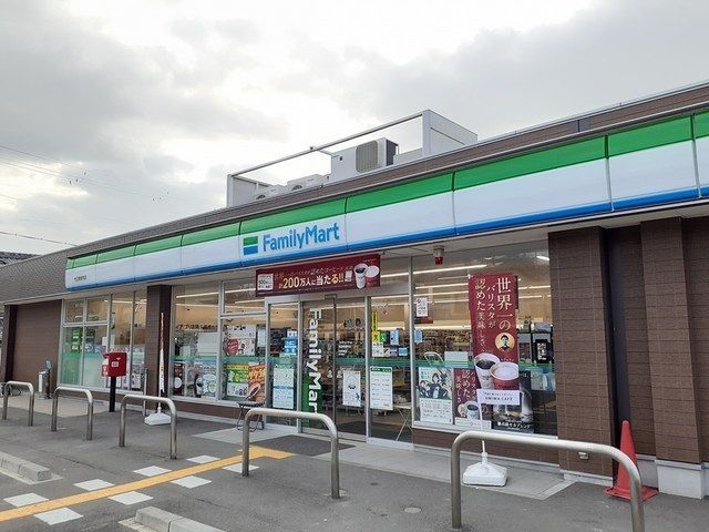 近くのファミリーマート 市辺南垣内店まで650m（徒歩9分）
