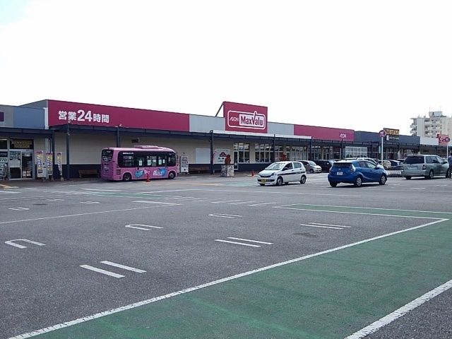 近くのイオンタウン読谷店まで1,200m（徒歩15分）