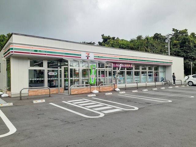 近くのセブンイレブン読谷比謝矼店まで1,600m（徒歩20分）