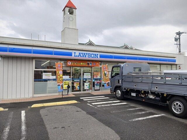 近くのローソンまで560m（徒歩7分）