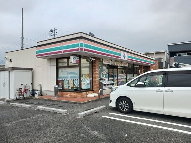 近くのセブンイレブンまで840m（徒歩11分）