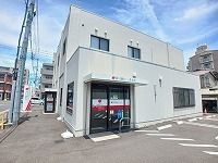 近くの香川銀行三条支店さんまで450m（徒歩6分）