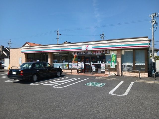 近くのセブンイレブン鈴鹿桜島5丁目店まで1,000m(徒歩13分)