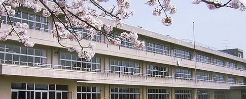 近くの水沢小学校まで1,200m（徒歩15分）