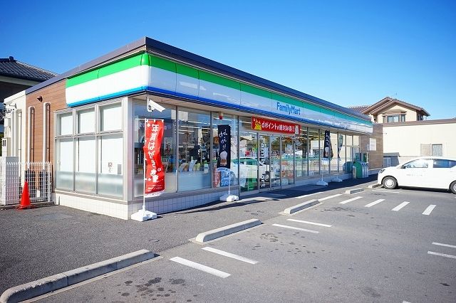 近くのファミリーマート大泉坂田七丁店まで450m(徒歩6分)