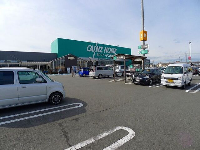 近くのカインズ 大泉店まで300m(徒歩4分)