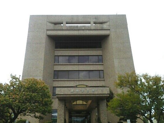 近くの見附市役所まで500m(徒歩7分)