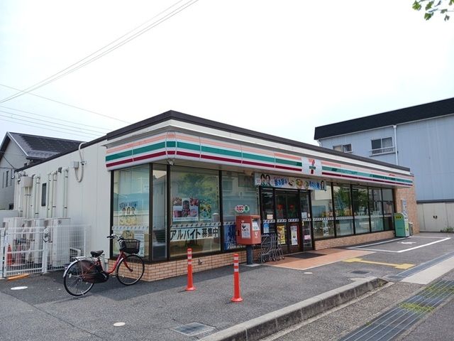 近くのセブンイレブン草津野村５丁目店まで1,300m（徒歩17分）