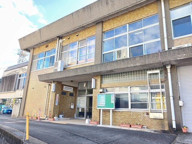 近くの佐世保市役所日宇支所まで1,010m（徒歩13分）