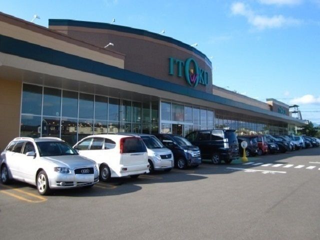 近くのイトク自衛隊通店まで720m(徒歩9分)