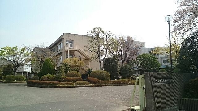 近くの久喜市立鷲宮中学校まで1,600m（徒歩20分）