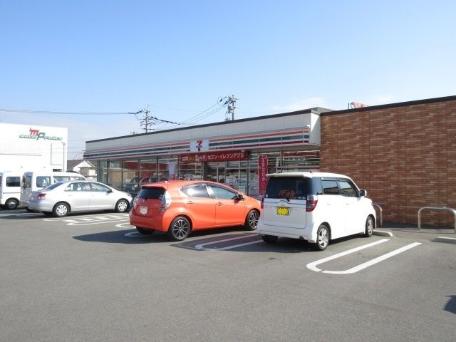 近くのセブンイレブン大牟田八江町店まで450m（徒歩6分）