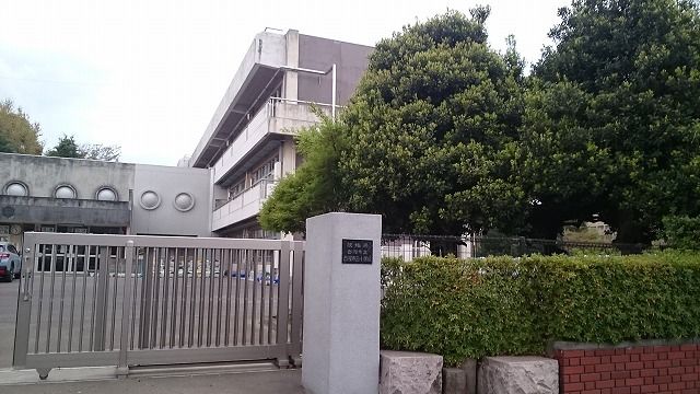 近くの古河第三小学校まで350m（徒歩5分）