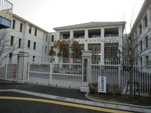 近くの近江八幡市八幡小学校まで800m(徒歩10分)