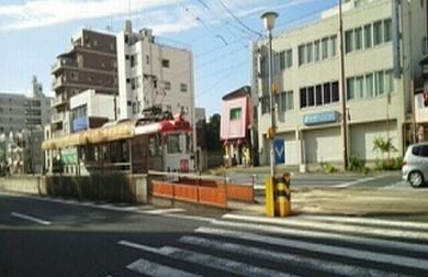 近くの菜園場町駅まで700m（徒歩9分）