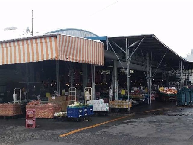 近くのやおふく秋和店まで400m（徒歩5分）