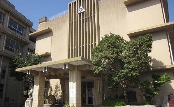 近くの安来市立第三中学校まで150m（徒歩2分）