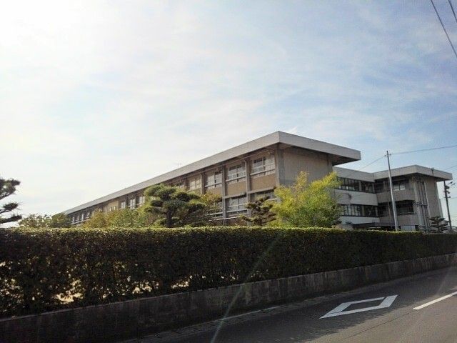 近くの多度津町立豊原小学校まで450m(徒歩6分)