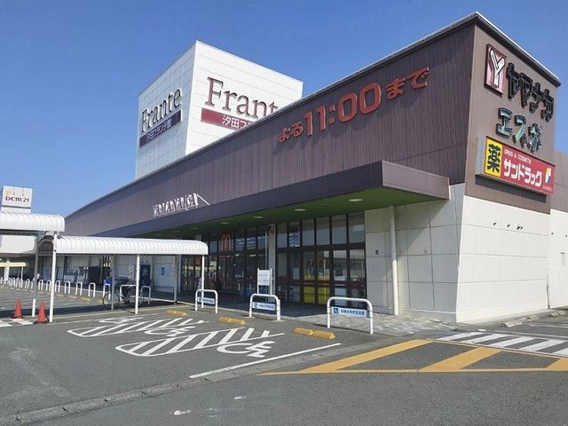近くのヤマナカまで800m(徒歩10分)