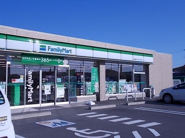 近くのファミリーマート岐阜南うずら５まで750m（徒歩10分）