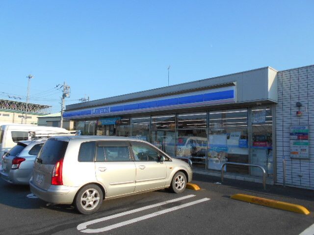 近くのローソン桶川上日出谷殿山店まで180m（徒歩3分）