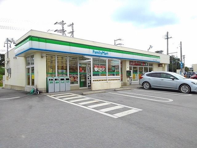 近くのファミマ名護バイパス宮里店まで200m（徒歩3分）