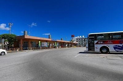 近くの名護バスターミナルまで650m（徒歩9分）