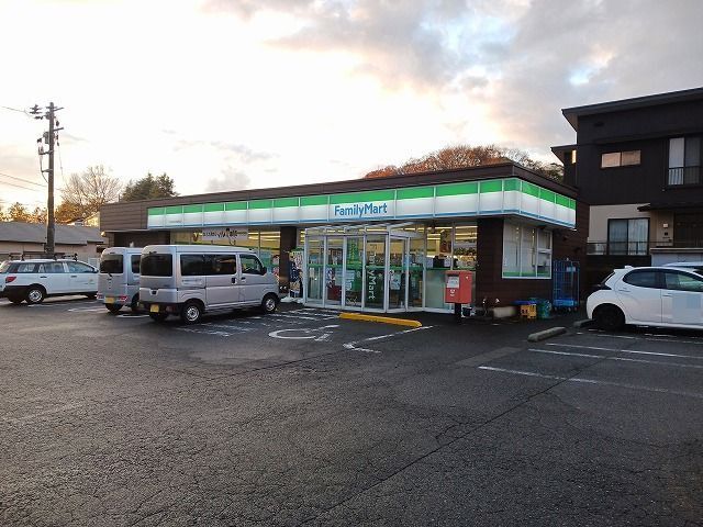 近くのファミリーマート秋田寺内神屋敷まで192m（徒歩3分）