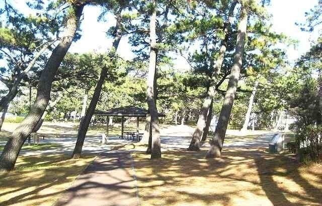 近くの千本公園まで1,200m(徒歩15分)