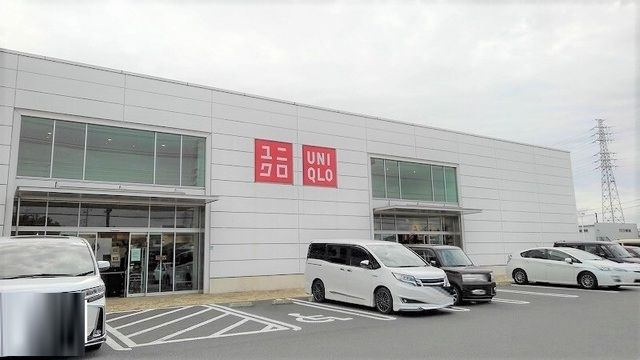 近くのユニクロ 富里インター店まで400m(徒歩5分)