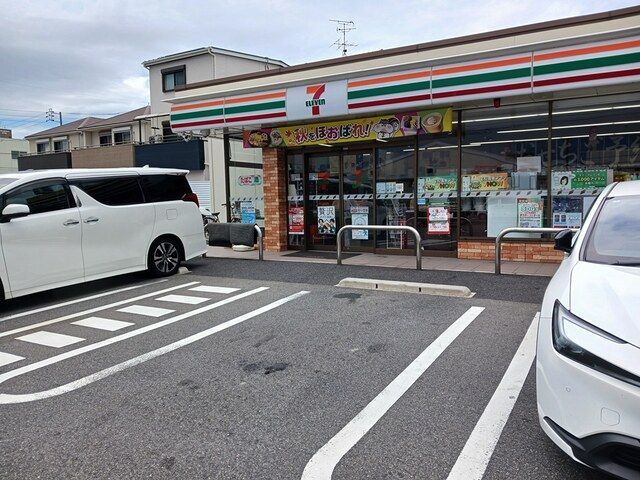 近くのセブンイレブンまで440m（徒歩6分）