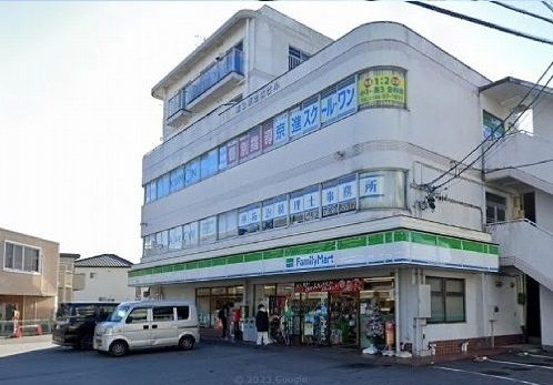 近くのファミリーマート新安城店まで350m（徒歩5分）