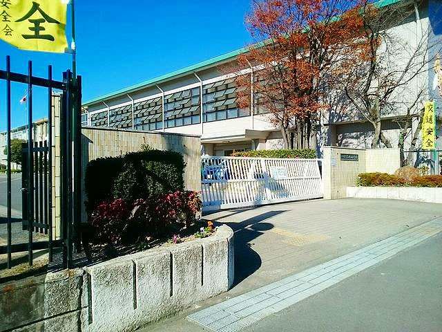 近くの一宮市立　神山小学校まで1,400m（徒歩18分）