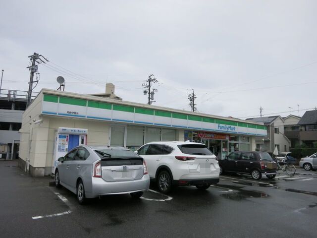 近くのファミリーマート 岡崎伊賀店まで700m（徒歩9分）