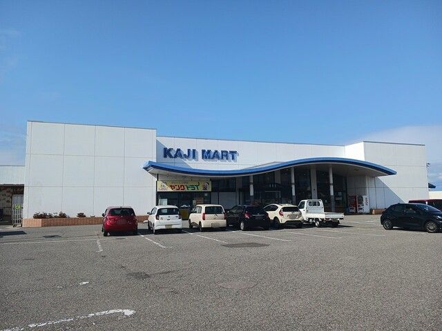 近くのカジマート高松インター店まで850m（徒歩11分）