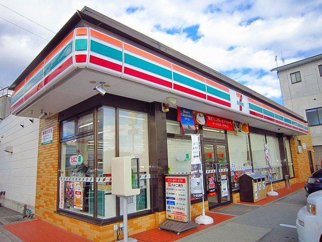 近くのセブンイレブン駒場公園前店まで550m（徒歩7分）