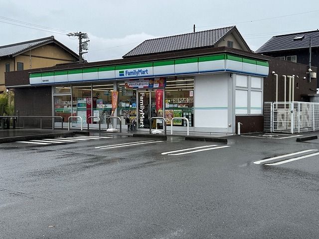近くのファミリーマート 大覚寺店まで145m(徒歩2分)