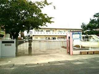 近くのレイモンド保育園まで650m（徒歩9分）