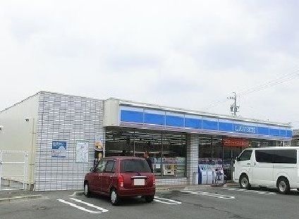 近くのローソンまで800m（徒歩10分）