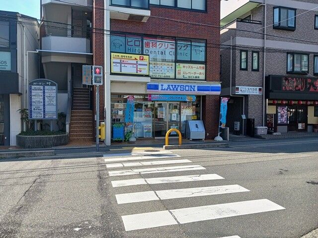 近くのローソン池田市役所前店まで318m(徒歩4分)